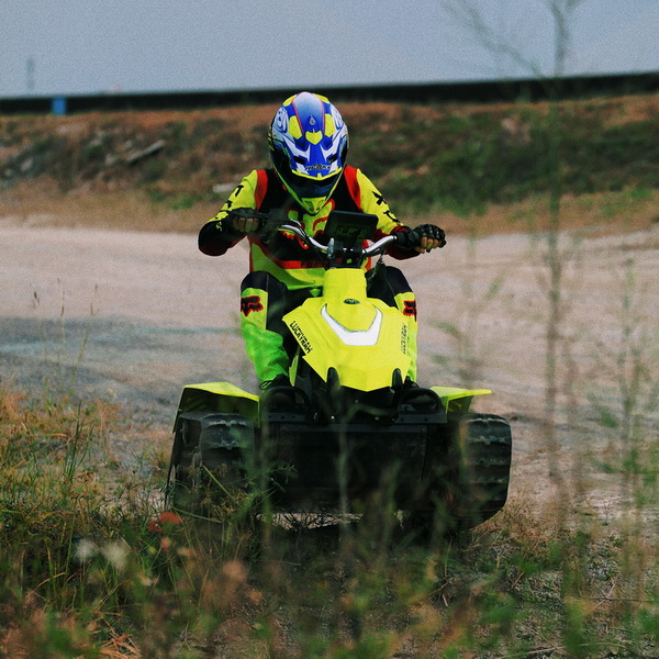 Az Etv-8 elektromos kétnyomú motoros szán alkalmas terepjáró szabadtéri tevékenységekhez