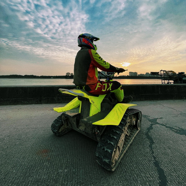 Nagy nyomatékú, 72 V-os elektromos ATV kettős nyomtávolsággal és kettős motorral extrém körülményekhez